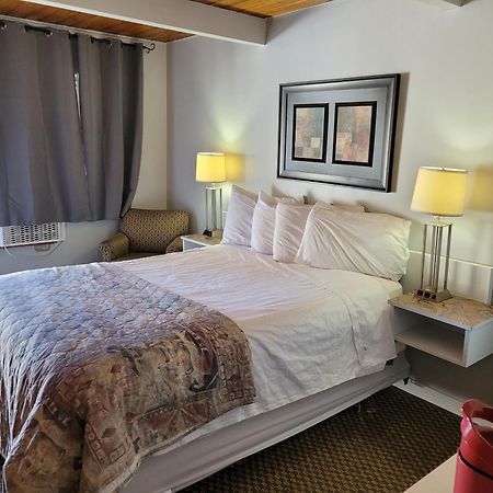 Pines Motel 시카무스 외부 사진