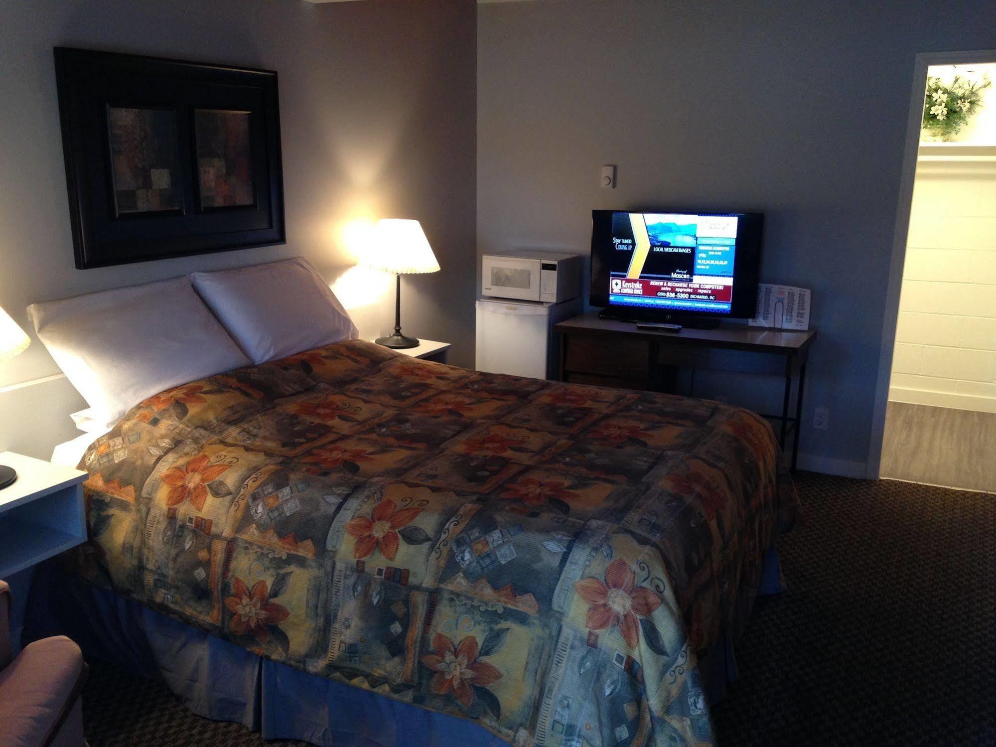 Pines Motel 시카무스 외부 사진